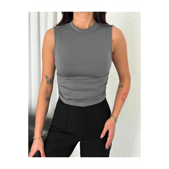 Büzgü Detaylı Kolsuz Bluz