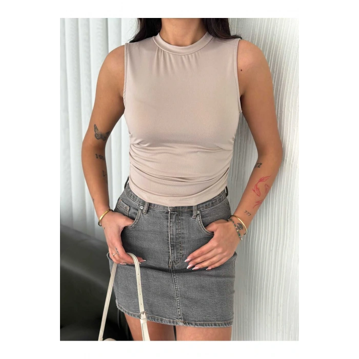 Büzgü Detaylı Kolsuz Bluz