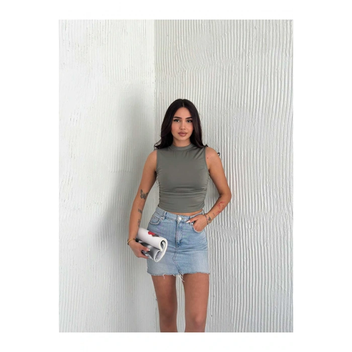 Büzgü Detaylı Kolsuz Bluz