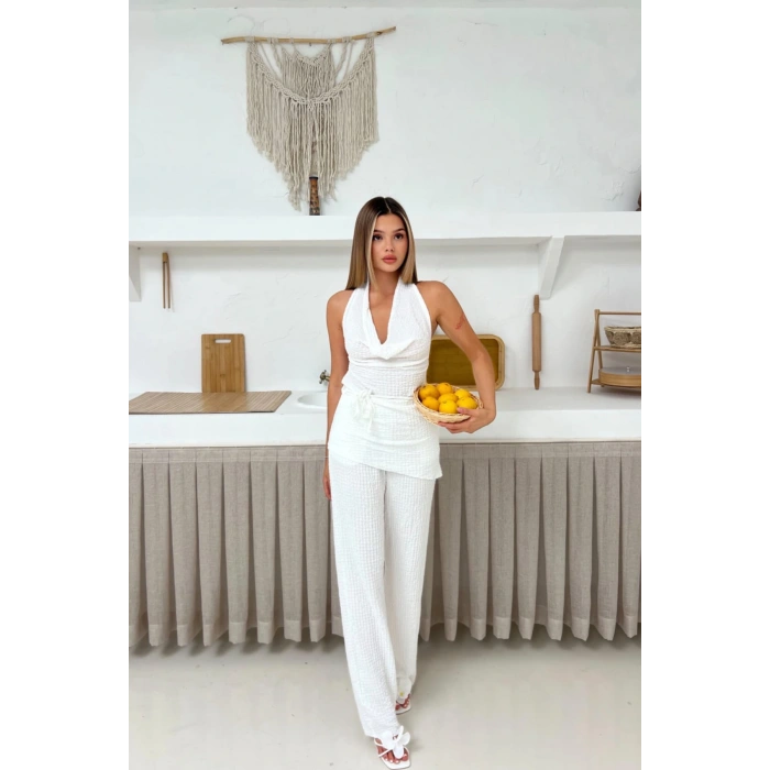Kadın Beyaz Degaje Yaka Sırt Dekolteli Bluz Pantolon Takım