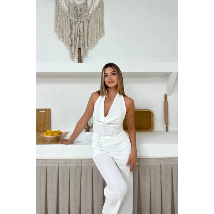 Kadın Beyaz Degaje Yaka Sırt Dekolteli Bluz Pantolon Takım
