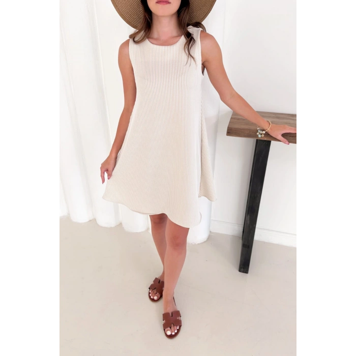 Kadın Bej Çizgi Detaylı Kolsuz Diz Üstü A Kesim Elbise