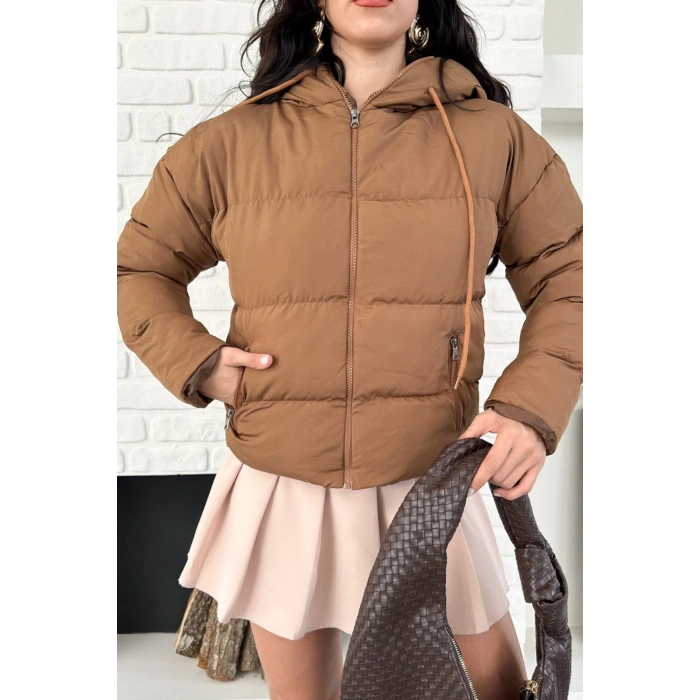 Kadın Kahverengi Kapüşonlu Kısa Şişme Mont