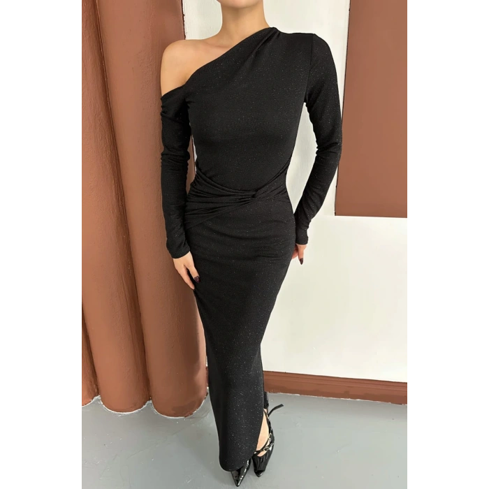 Sim Detaylı Düşük Omuz Siyah Elbise