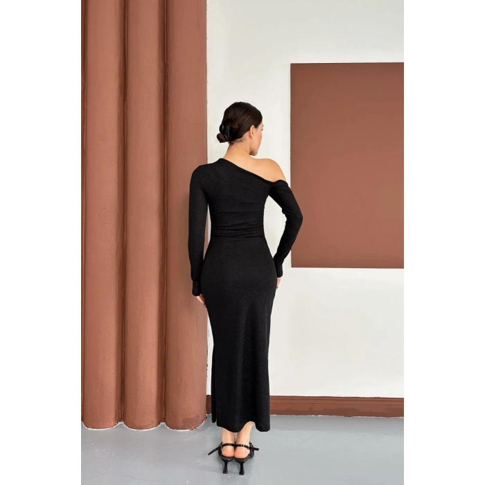 Sim Detaylı Düşük Omuz Siyah Elbise