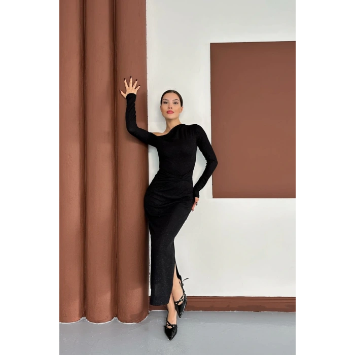 Sim Detaylı Düşük Omuz Siyah Elbise