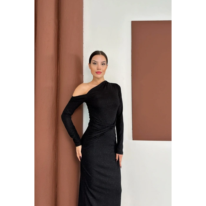 Sim Detaylı Düşük Omuz Siyah Elbise