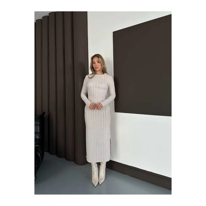 Yırtmaç Detaylı Fırfırlı Bej Elbise