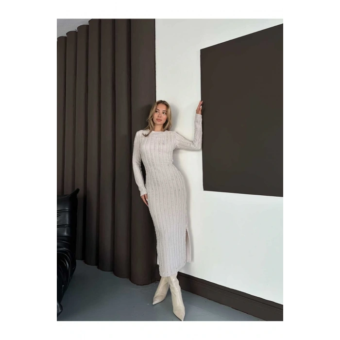 Yırtmaç Detaylı Fırfırlı Bej Elbise