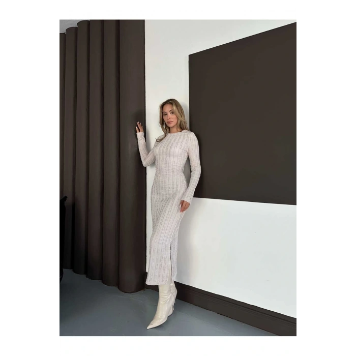 Yırtmaç Detaylı Fırfırlı Bej Elbise