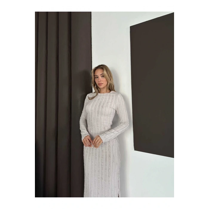 Yırtmaç Detaylı Fırfırlı Bej Elbise