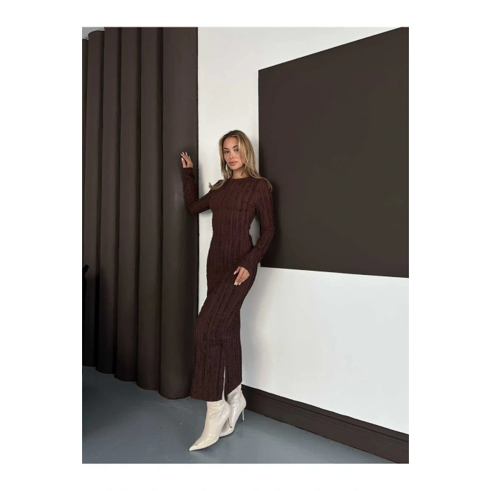 Yırtmaç Detaylı Fırfırlı Kahverengi Elbise