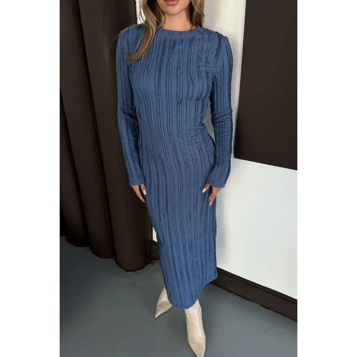 Yırtmaç Detaylı Fırfırlı Lacivert Elbise