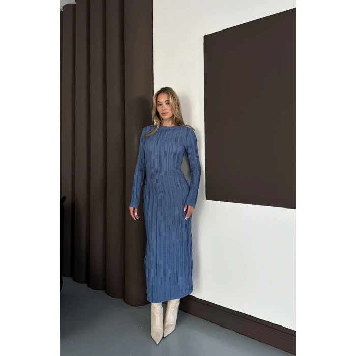 Yırtmaç Detaylı Fırfırlı Lacivert Elbise