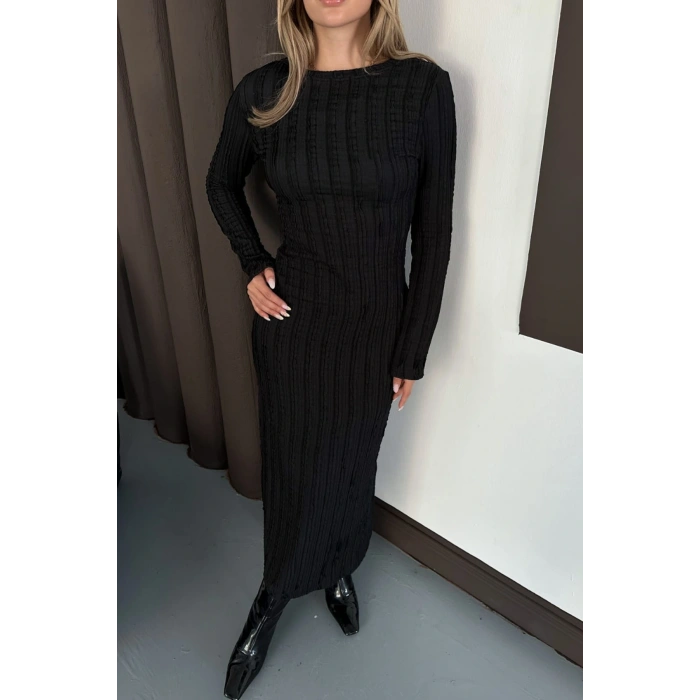 Yırtmaç Detaylı Fırfırlı Elbise