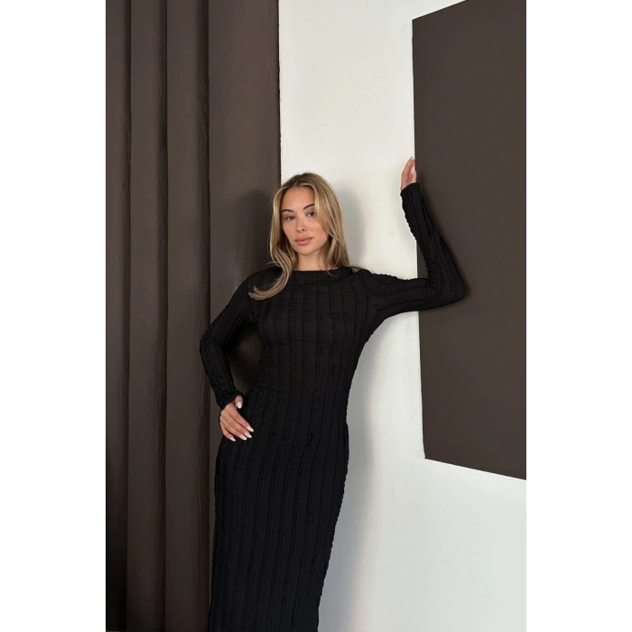 Yırtmaç Detaylı Fırfırlı Elbise