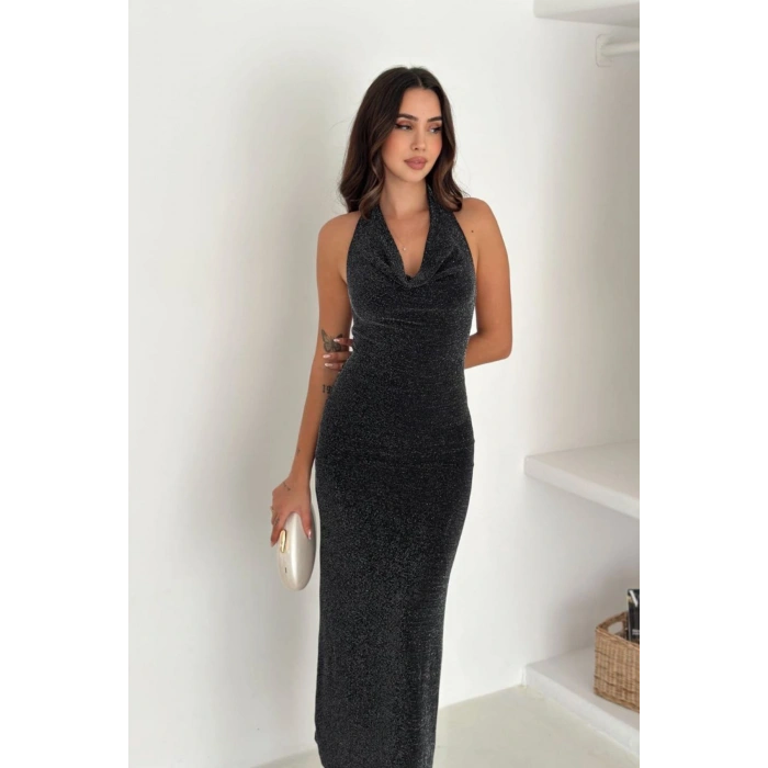 Yırtmaç Detaylı Degaje Yaka Siyah Simli Uzun Elbise