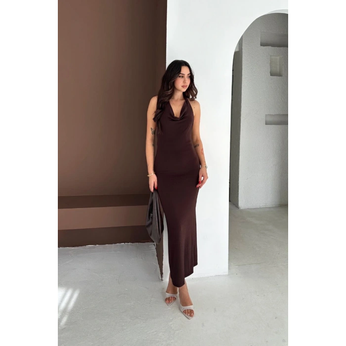Yırtmaç Detaylı Degaje Yaka Kahverengi Simli Uzun Elbise
