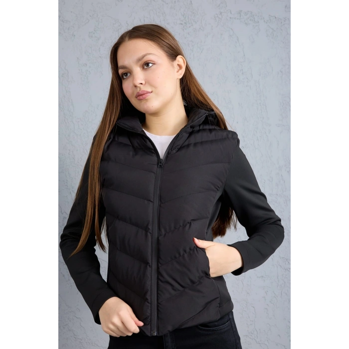 Kadın Siyah Kapüşonlu Şişme Mont – Fermuarlı