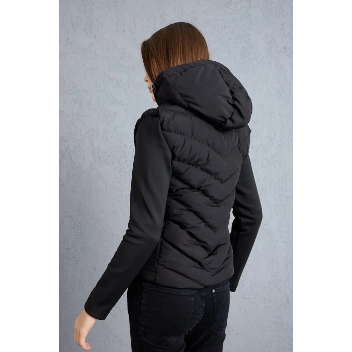 Kadın Siyah Kapüşonlu Şişme Mont – Fermuarlı