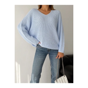 V Yaka Detaylı Modern ve Sade Örgü Kazak Modeli