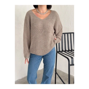V Yaka Detaylı Modern ve Sade Örgü Kazak Modeli