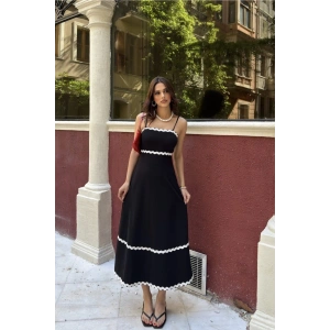 Şerit Detaylı İnce Askılı Elbise