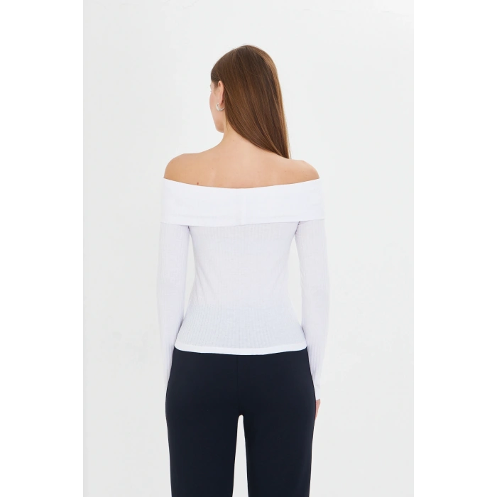 Kadın Omuzu Açık Uzun Kollu Düz Yaka Vücuda Oturan Tişört