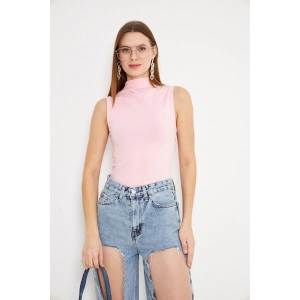 Kadın Yüksek Yaka Kolsuz Tişört Pembe