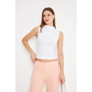 Kadın Yüksek Yaka Kolsuz Tişört Beyaz