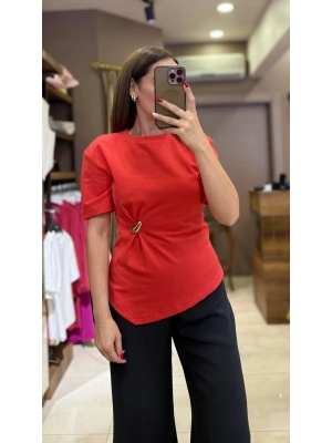 AKSESUAR DETAYLI KISA KOL TSHİST