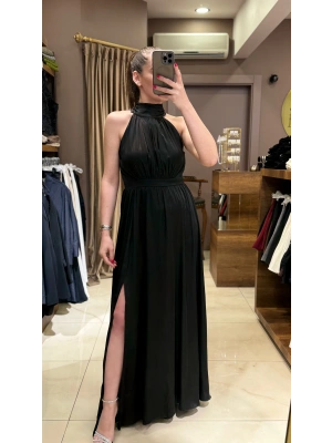 ÖNDEN YIRTMACLI ELBİSE - SİYAH