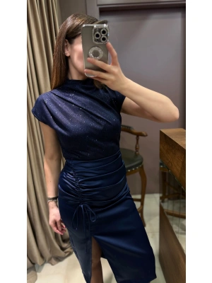 KOLSUZ PARLAK BLUZ - LACİVERT