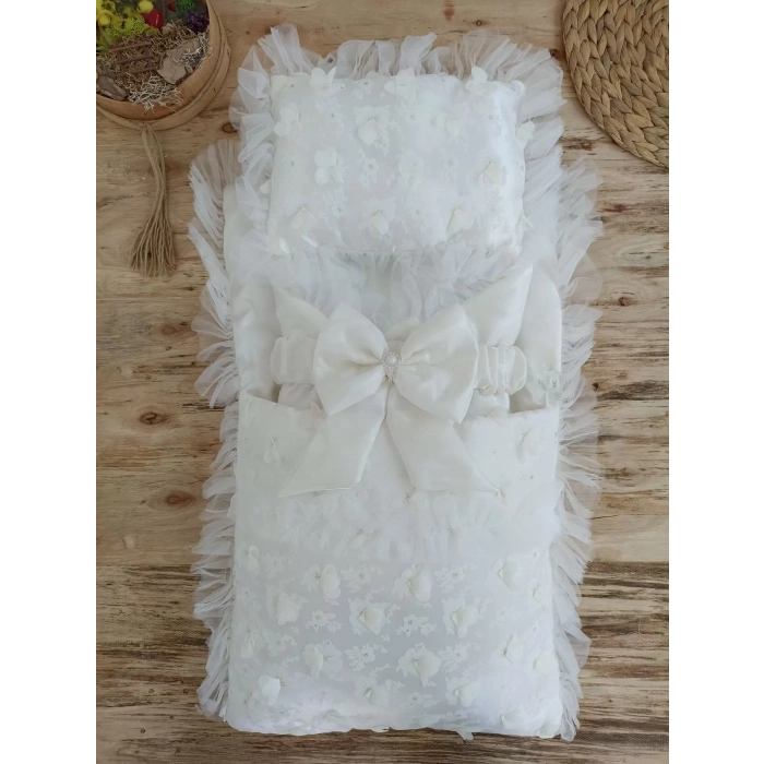 Yenidoğan İzmir İncisi Tül İşlemeli Pamuklu Fiyonklu Kundaklı Lüks 3lü Alt Açma Seti Ekru