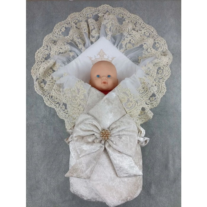 Yenidoğan Saray Kadife Taç Nakışlı İnci Fiyonklu Çift Dantel Duvak Trilüks Kundak Bebek Battaniyesi Vizon-gold