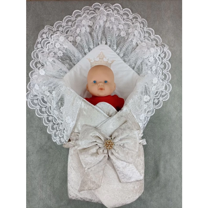 Yenidoğan Saray Kadife Taç Nakışlı İnci Fiyonklu Çift Dantel Duvak Trilüks Kundak Bebek Battaniyesi Vizon-ekru