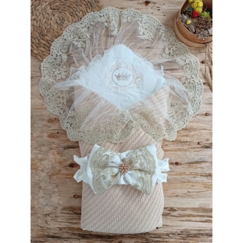 Örgü Tericotton Taç Nakışlı İncili Güpür Çift Fiyonk Papatya Güpür Trilüks Kundak Bebek Battaniyesi Bej