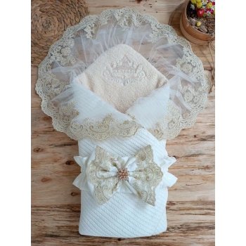 Yenidoğan Kuzulu Taç Nakış Güpürlü Fiyonklu Duvaklı Prizma Taş Unisex Kundak Bebek Battaniyesi Ekru