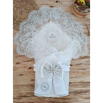 Yenidoğan Titi Taç Nakışlı Plazma Taşlı Güpürlü Çift Fiyonk Duvaklı Trilüks Kundak Bebek Battaniyesi Gümüş