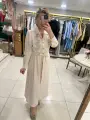 KREM TAŞ DETAY KUŞAKLI ELBİSE