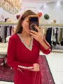 KIRMIZI TAŞLI ELBİSE