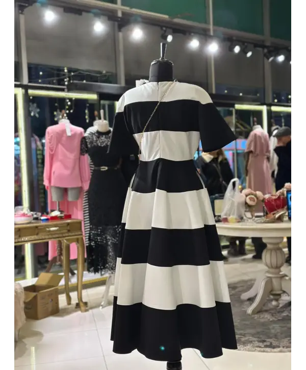 SİYAH BEYAZ ÇİZGİ ELBİSE