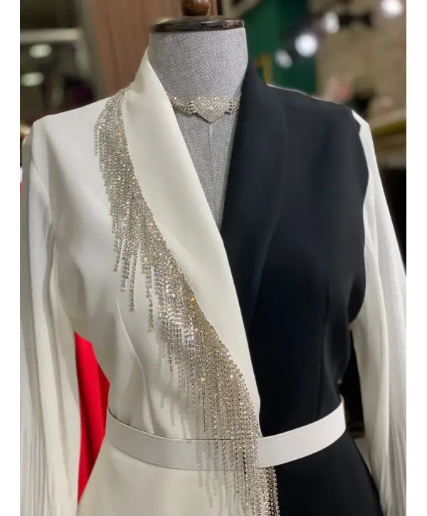 SİYAH BEYAZ TAŞLI TAKIM