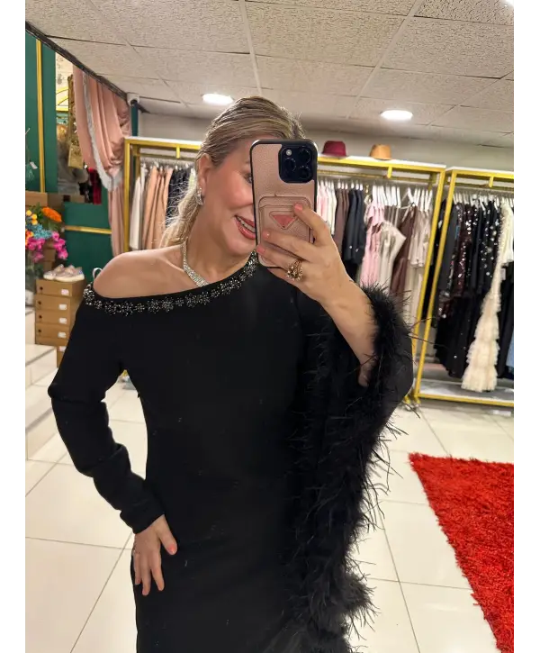 TÜY DETAY LİKRALI ELBİSE