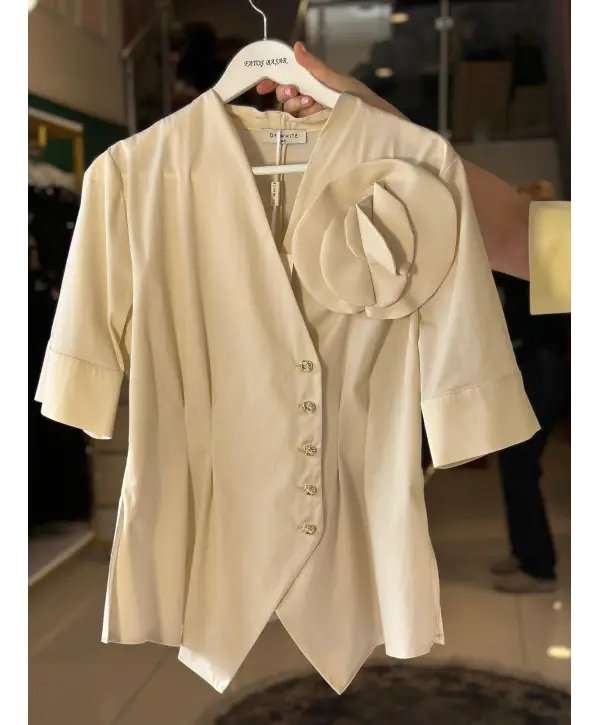 KREM GÜL DETAY GÖMLEK