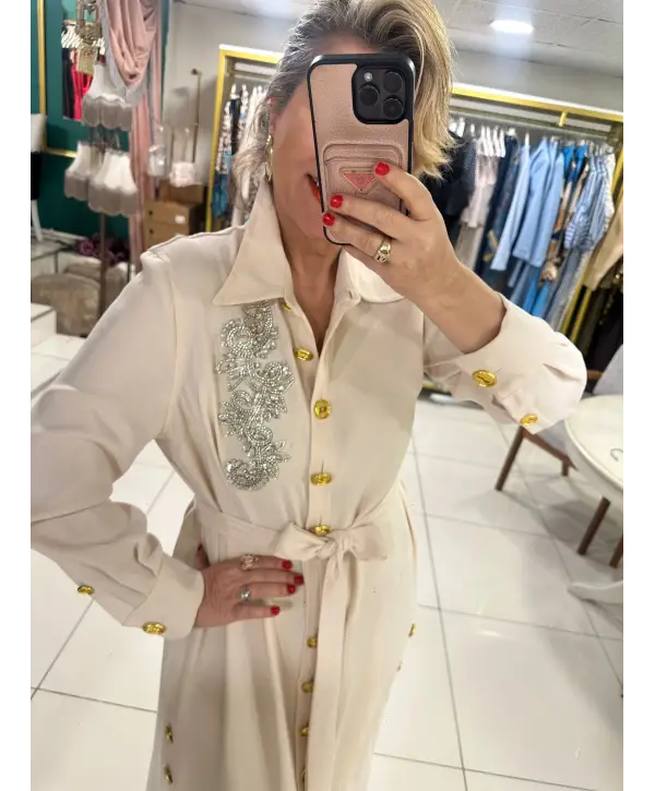 KREM TAŞ DETAY KUŞAKLI ELBİSE