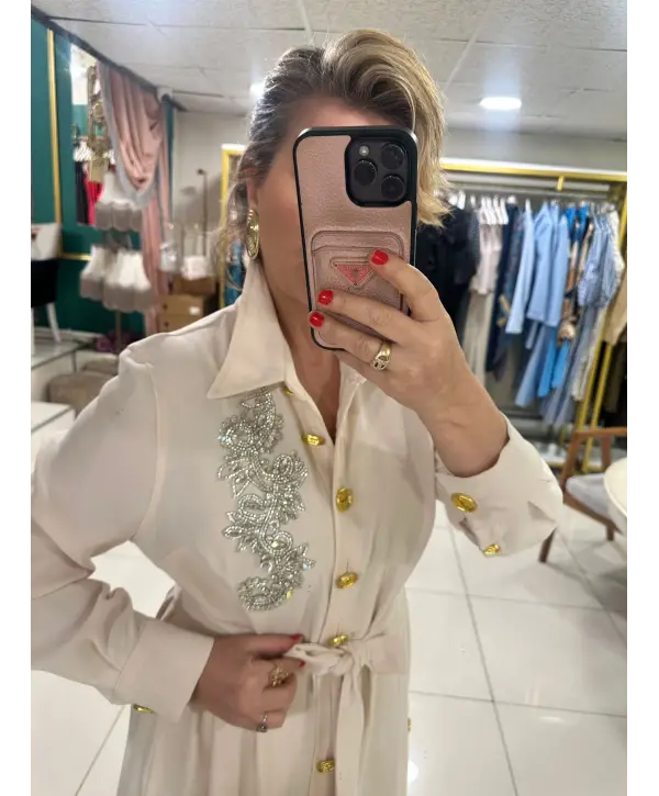 KREM TAŞ DETAY KUŞAKLI ELBİSE