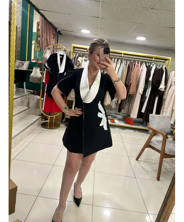 SİYAH BEYAZ MİNİ ELBİSE