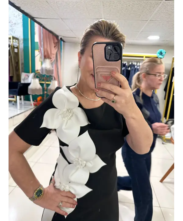 SİYAH GÜLLÜ ELBİSE