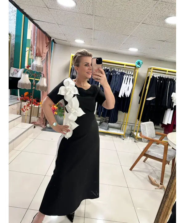 SİYAH GÜLLÜ ELBİSE